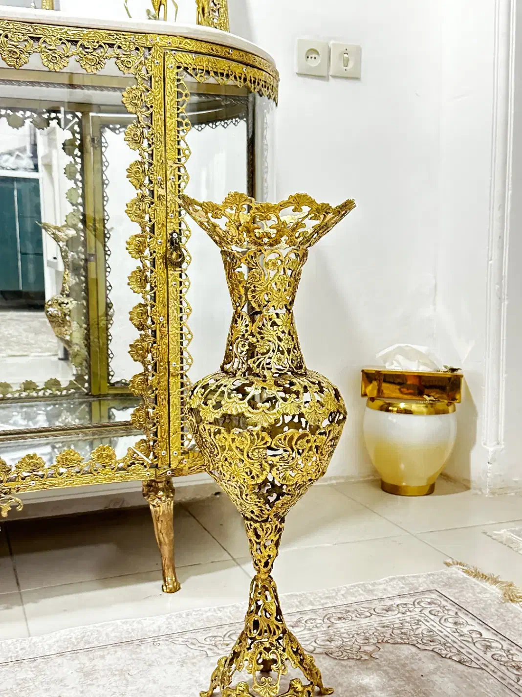 گلدان برنزی|مجسمه، تندیس، ماکت|تبریز, |دیوار