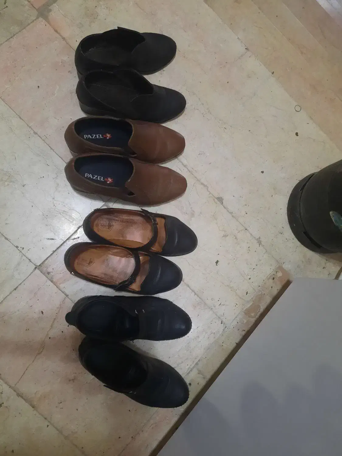 نیاز داری بیا ببر|کیف، کفش، کمربند|رشت, چمارسرا|دیوار