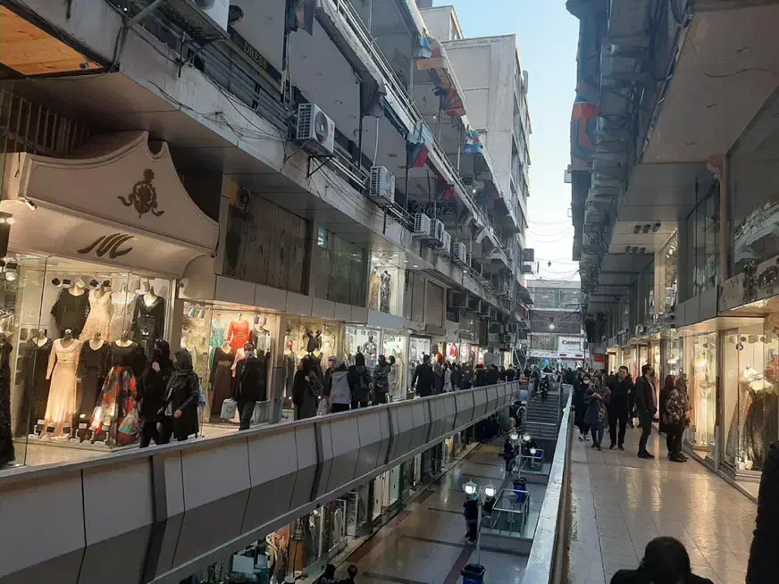 واحد تجاری در پاساژ انتشاراتی انقلاب زیر قیمت|فروش مغازه و غرفه|تهران, فلسطین (میدان انقلاب)|دیوار