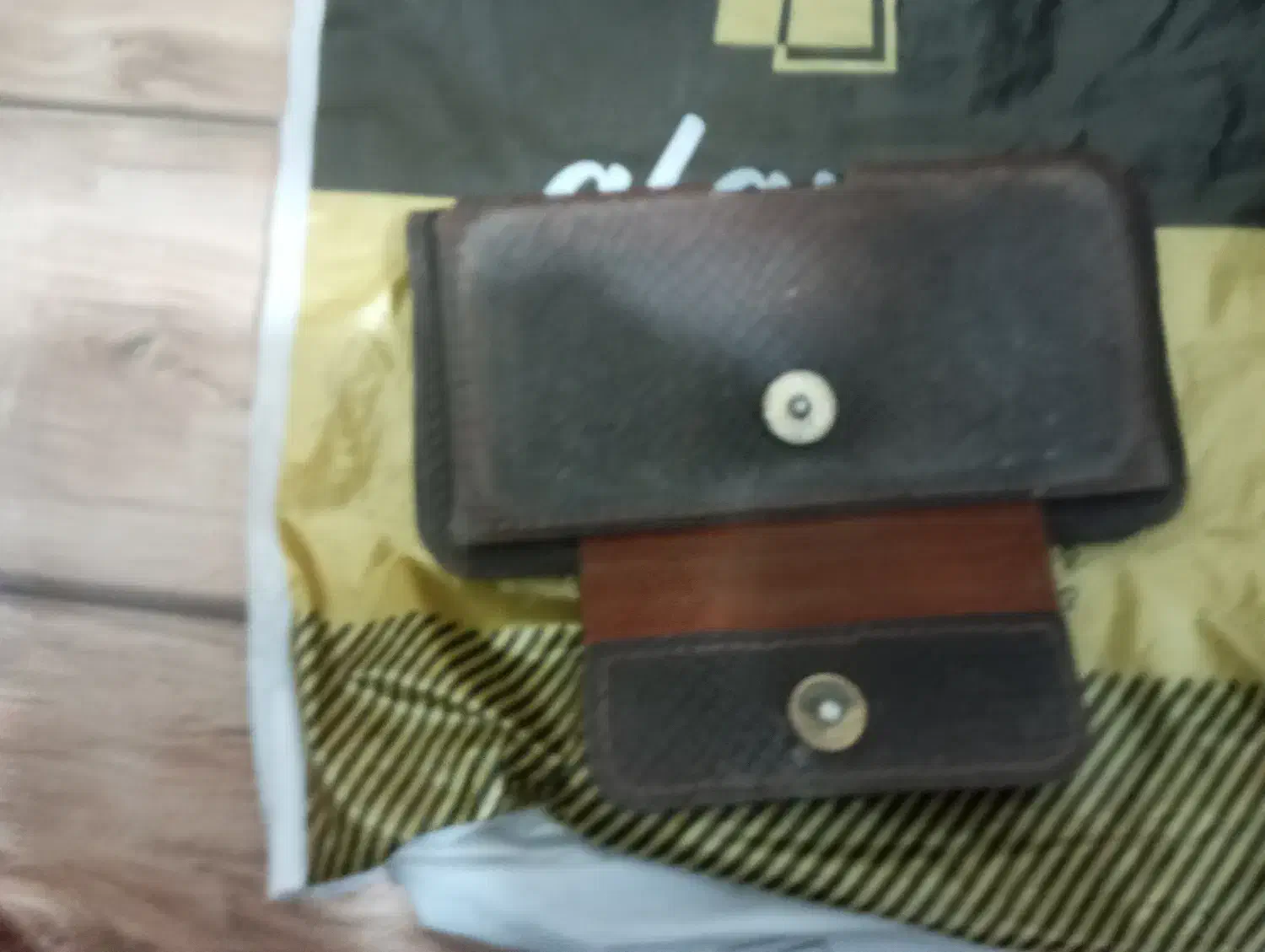 کیف پیدا شده|اشیا|مراغه, |دیوار