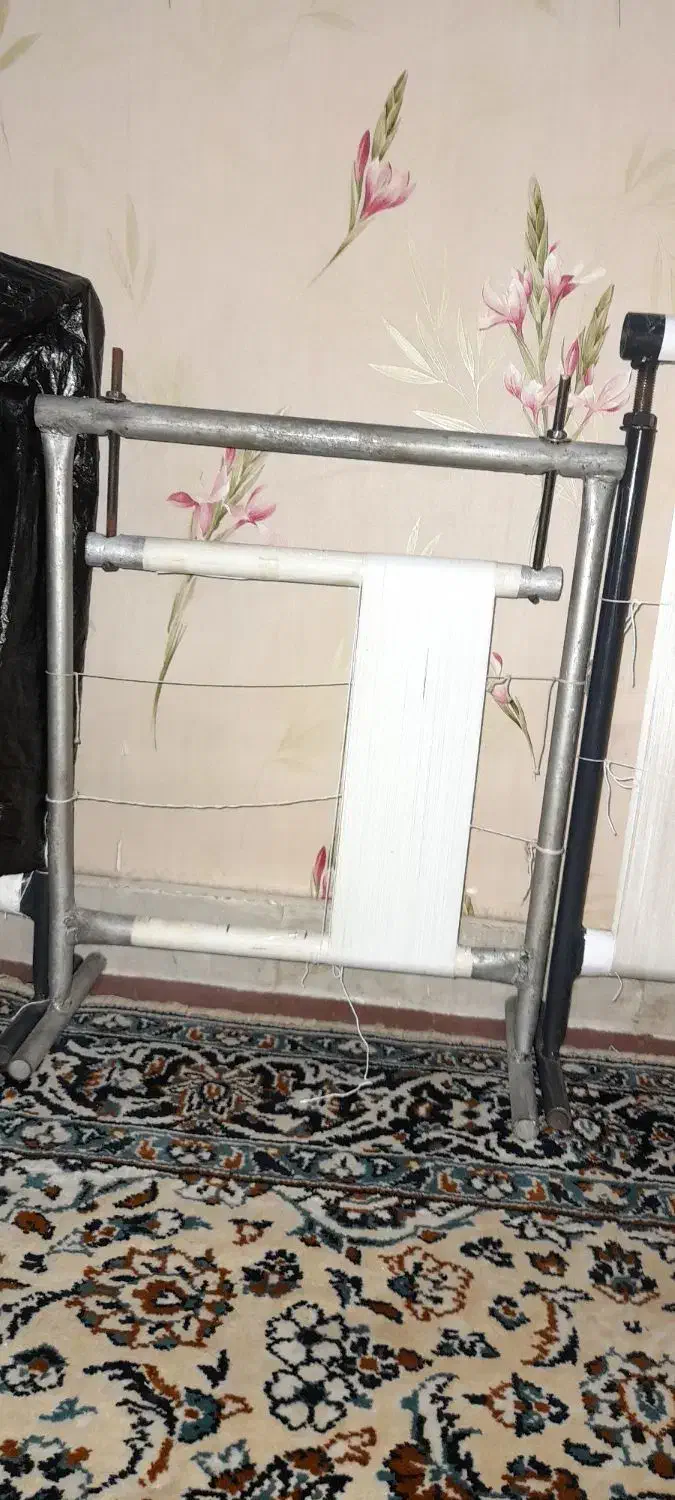 نخ ونقشه همراه با دار چله کشی شده وابزار|صنایع دستی و سایر لوازم تزئینی|تهران, آهنگ|دیوار