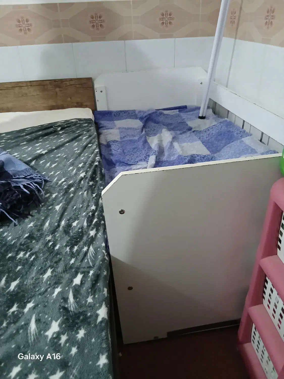 تخت کودک|تخت و صندلی بچه|قم, شهرک مهدیه (مدرس)|دیوار