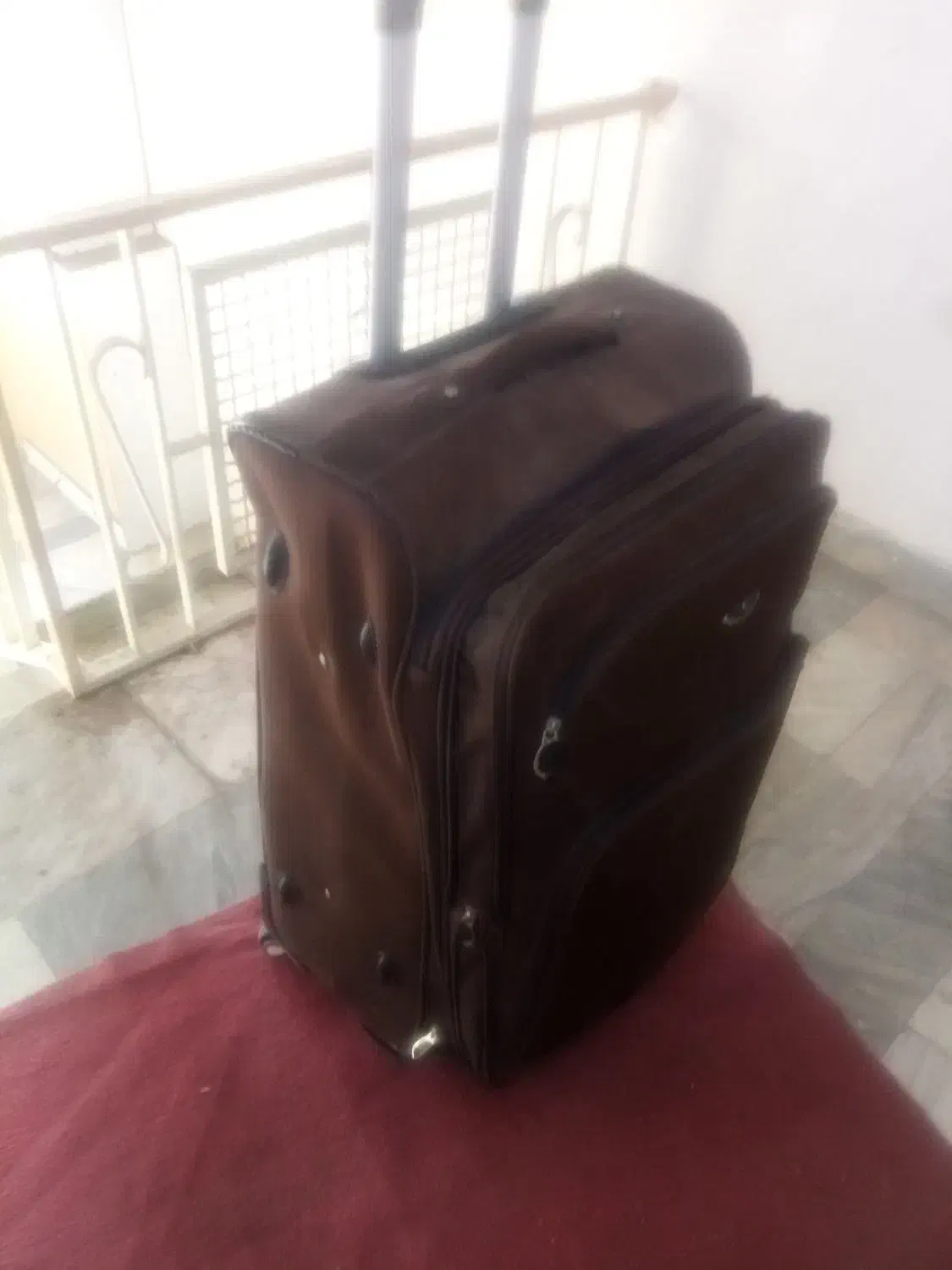 چمدان برزنت چرخ دارکره ای نو که دسته درداخل|کیف، کفش، کمربند|سمنان, |دیوار