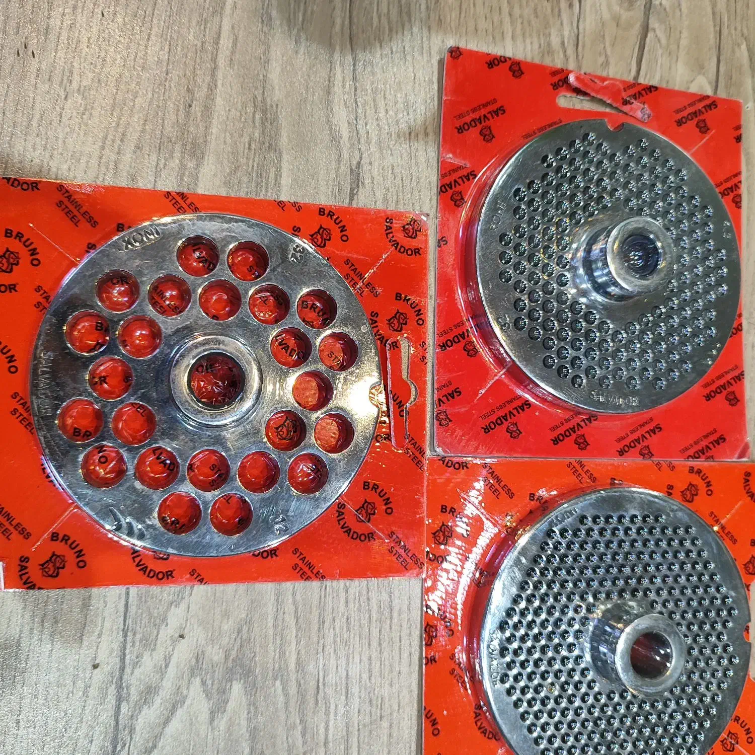 تیغ و پنجره وطوقه ومارپیچ چرخ گوشت|کافی‌شاپ و رستوران|ری, دیلمان|دیوار