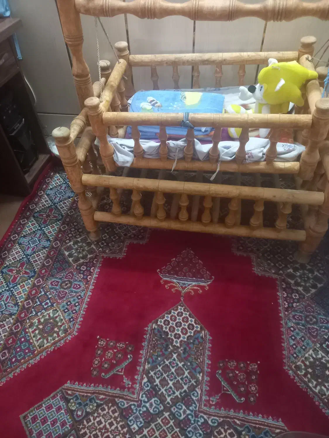 گهواره چوبی بهترین چوب ۳۵ سال پیش هنوز سالمه|تخت و سرویس خواب|اصفهان, شفق|دیوار