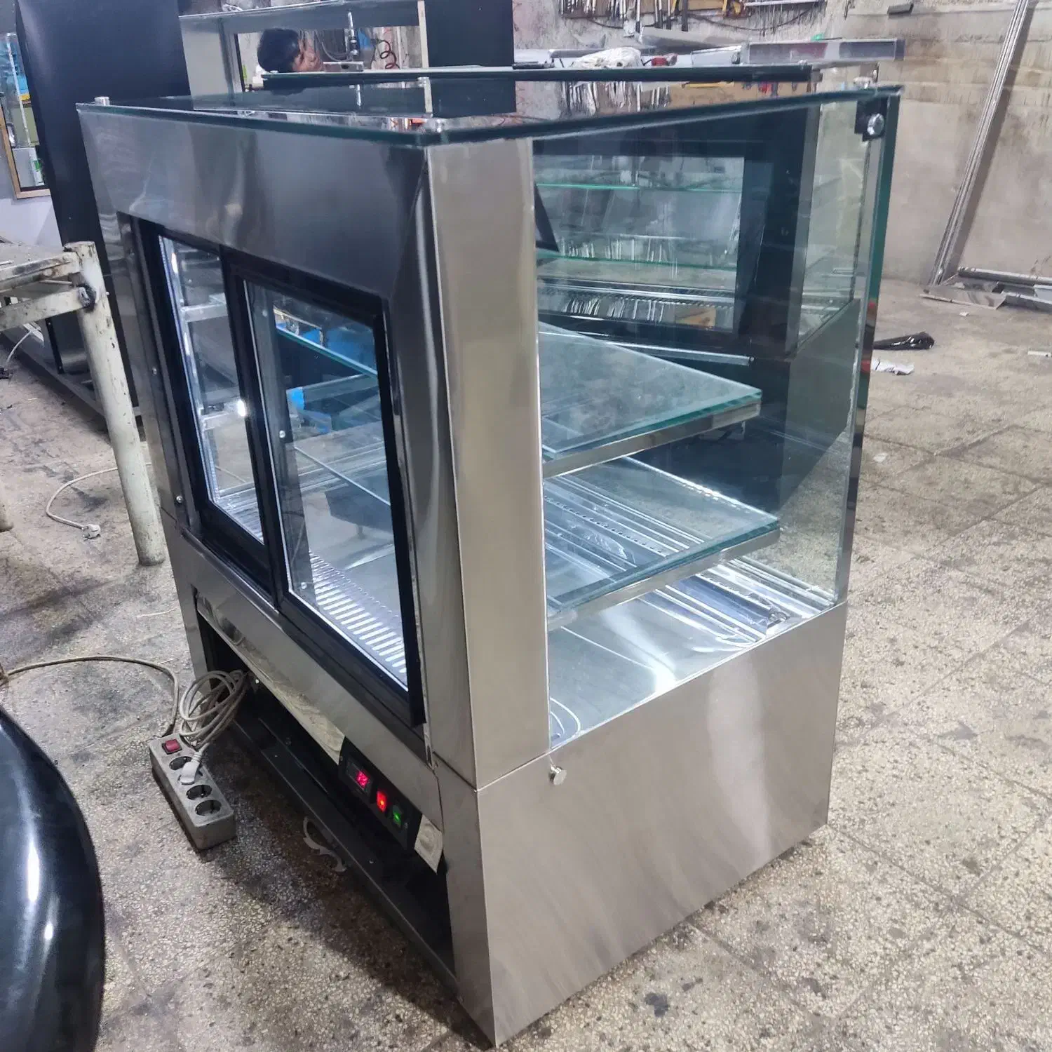 یخچال کیک و شیرینی رومیزی کوچیک|فروشگاه و مغازه|اسلام‌شهر, سیمرغ|دیوار