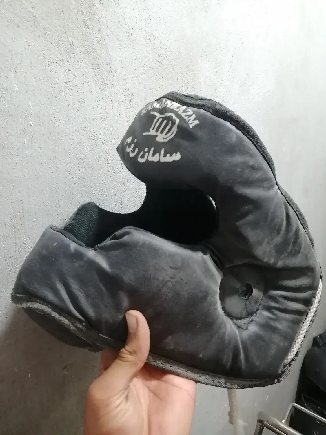 دستکش و کلاه و پابند ورزشی|تجهیزات ورزشی|شیراز, ارم|دیوار