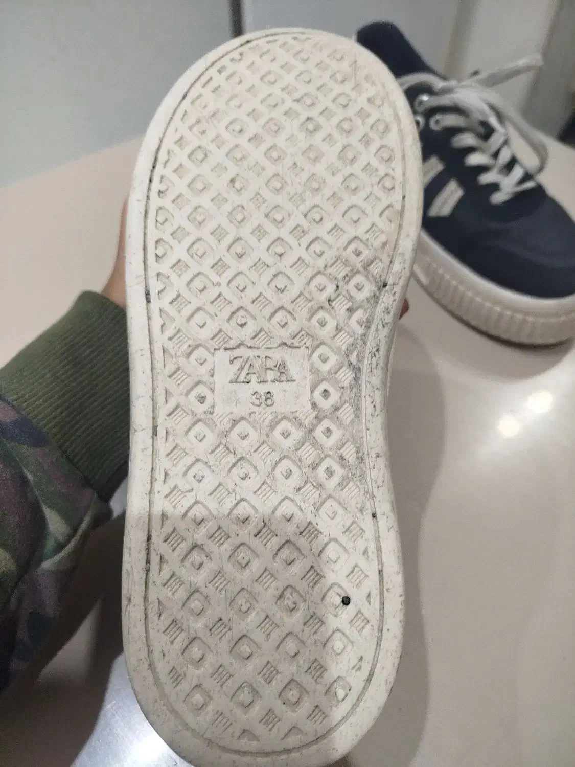 کفش|کیف، کفش، کمربند|تربت‌حیدریه, مظفریه|دیوار