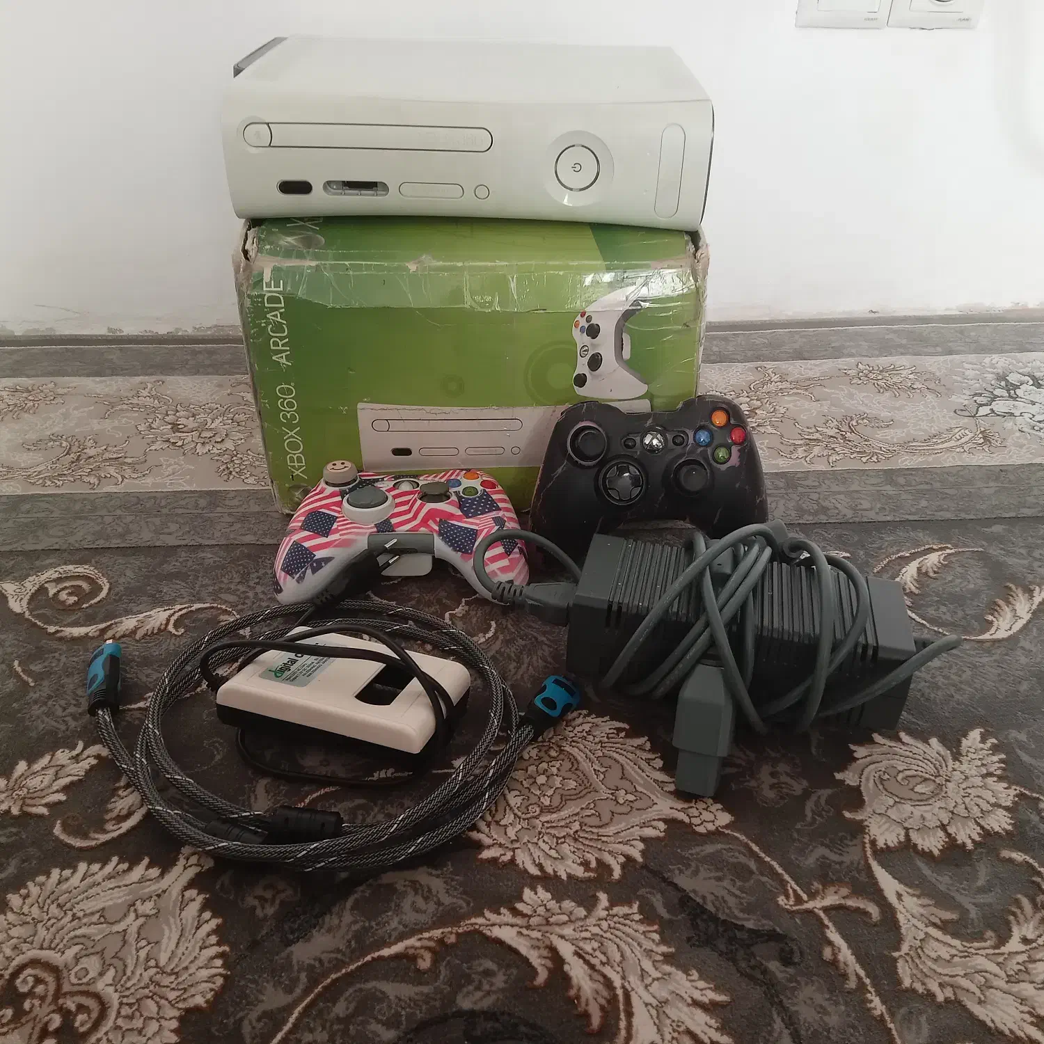 ایکس باکس 360 دو دسته سالم و با شارژر|کنسول، بازی ویدئویی و آنلاین|همدان, |دیوار