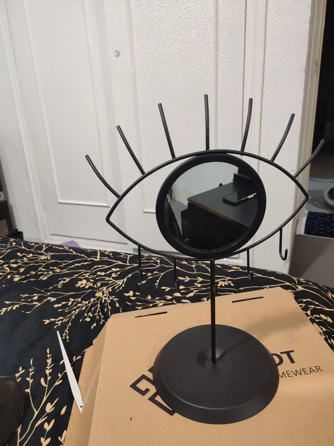 آیینه رومیزی|آینه|شاهین‌شهر, بنیاد ازدواج|دیوار