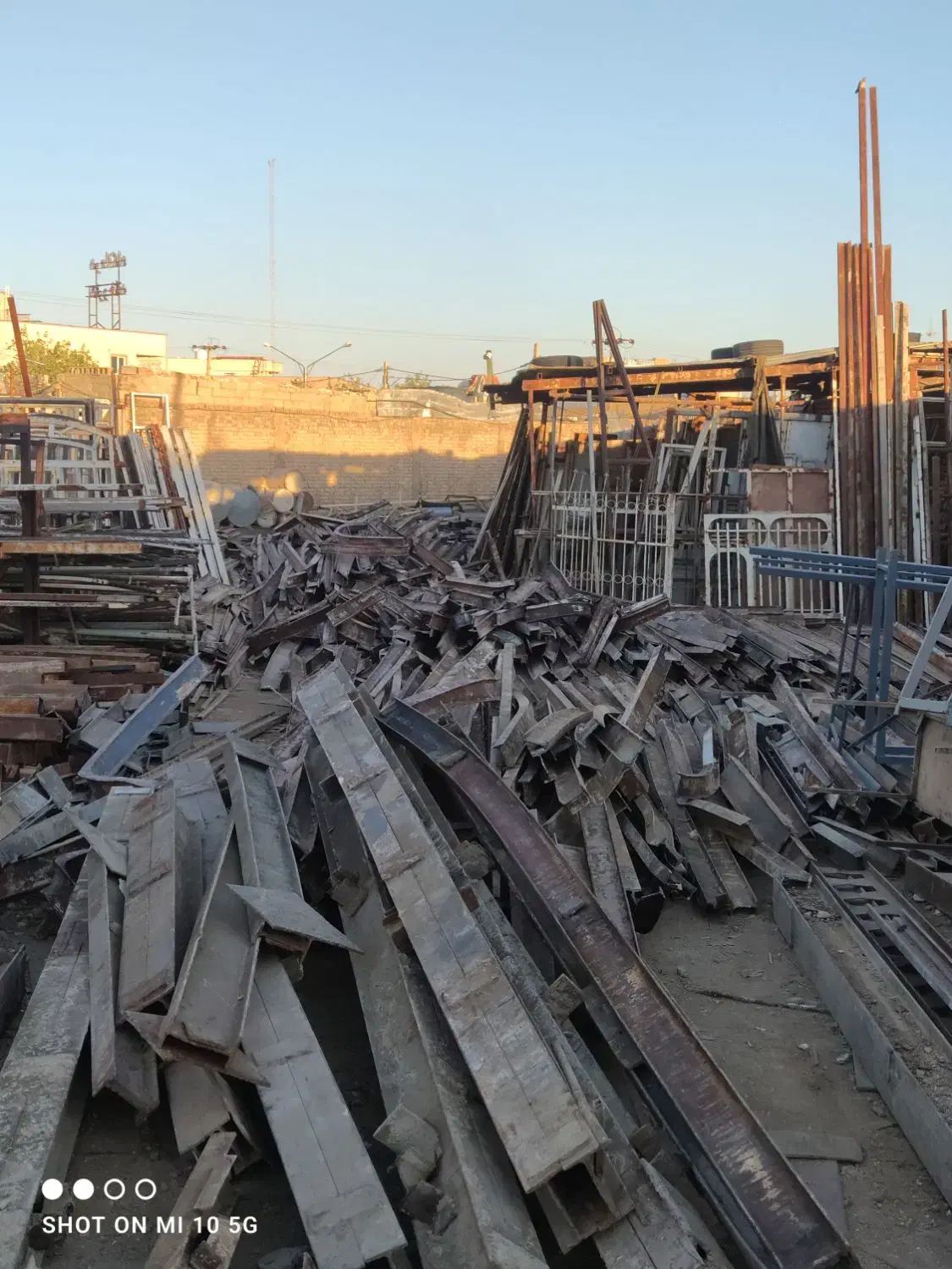 فروش انواع تیرآهن دست دوم|عمده‌فروشی|شیراز, کوشک میدان|دیوار