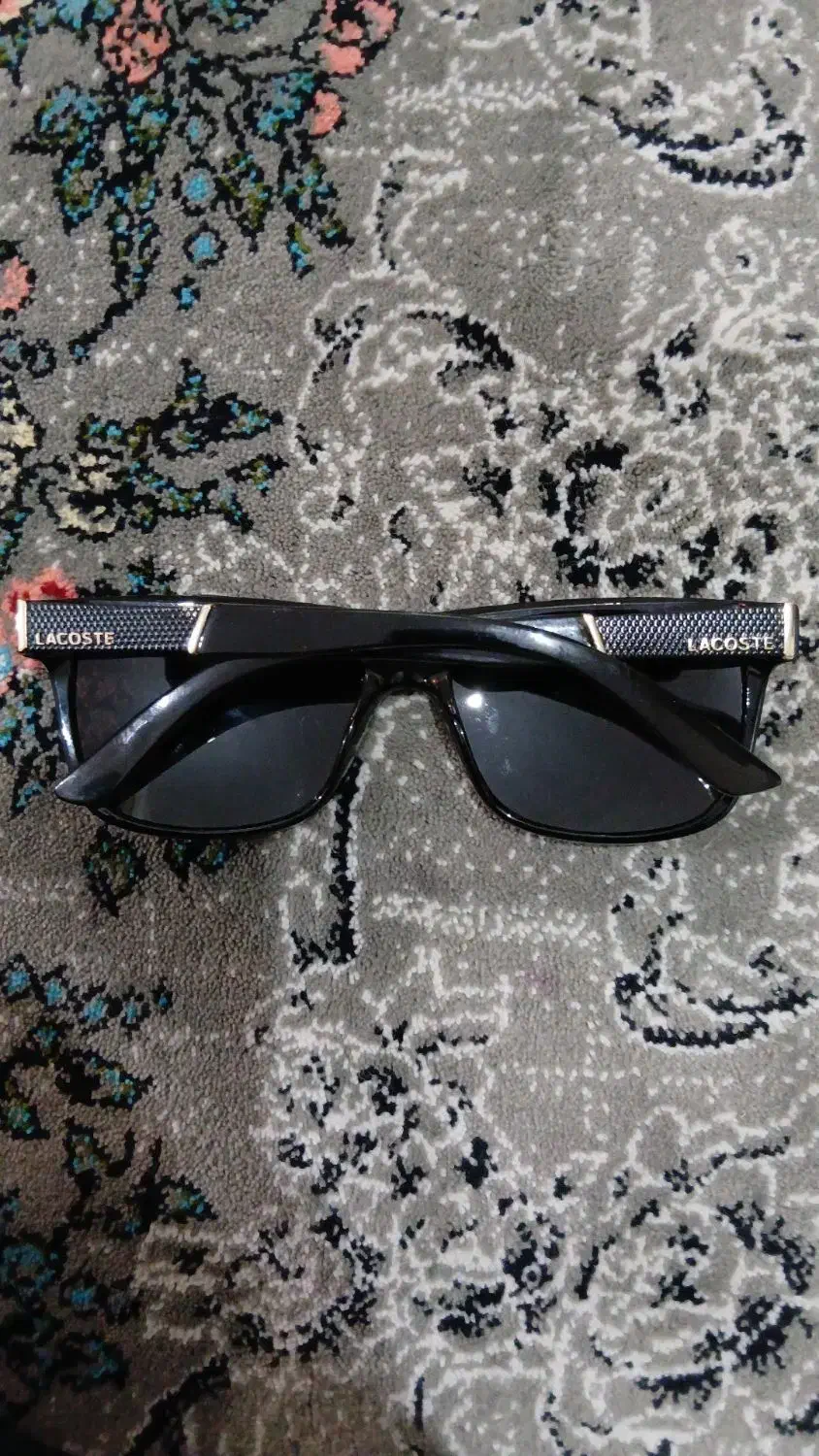 عینک|زیورآلات و اکسسوری|میانه, |دیوار