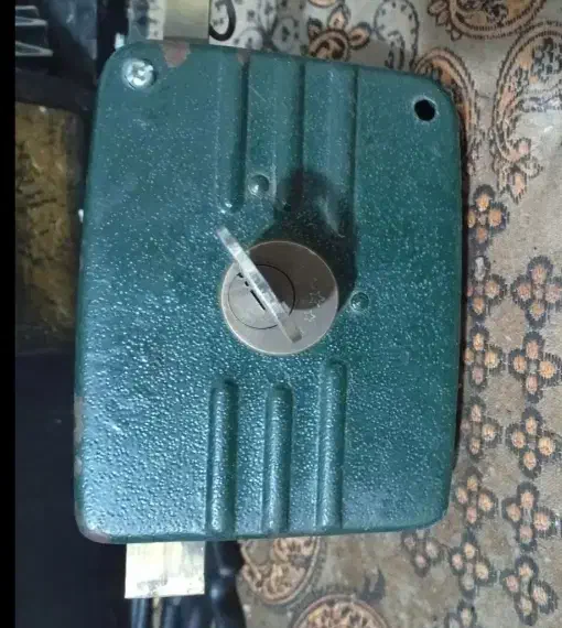 قفل درب حیاطی.فاقد کلید|مصالح و تجهیزات ساختمان|قم, باغ کرباسی|دیوار