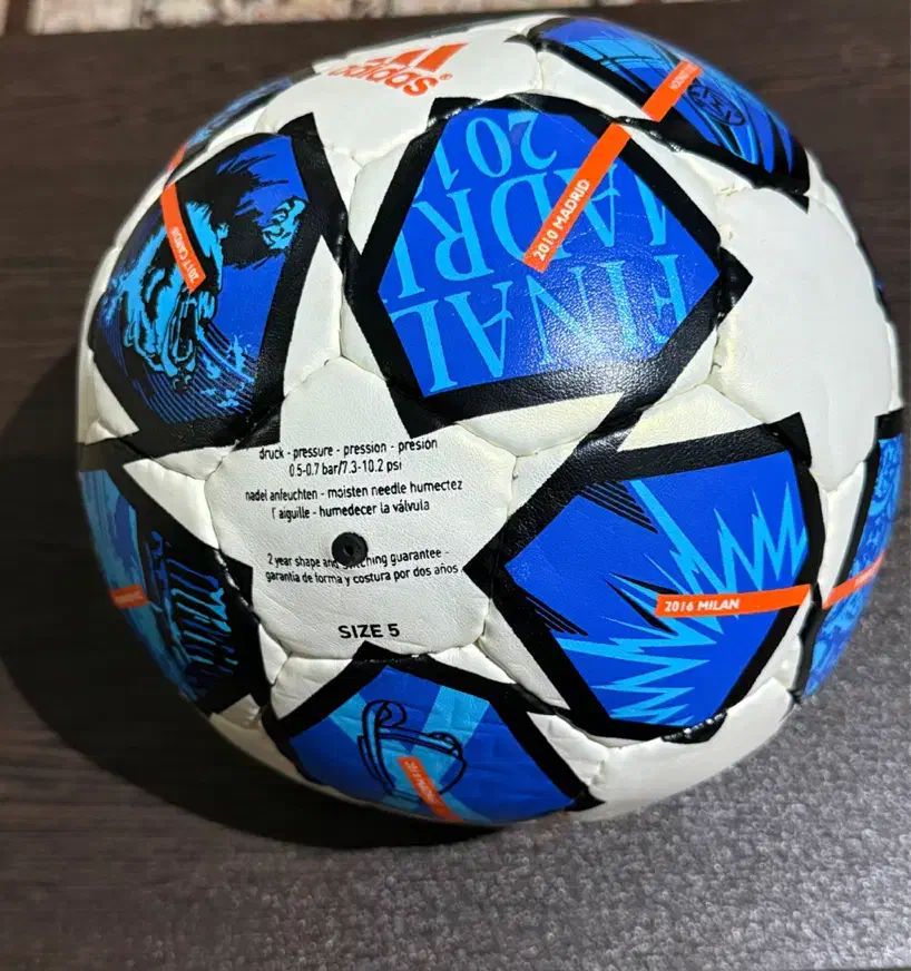 توپ فوتبال سایز ۵|ورزش‌های توپی|رشت, سعدی (تختی)|دیوار