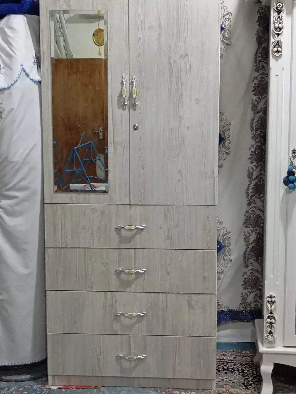 کمد لباسی نونویک ماه میشه خریدمش|جاکفشی، کمد، دراور|سیرجان, |دیوار