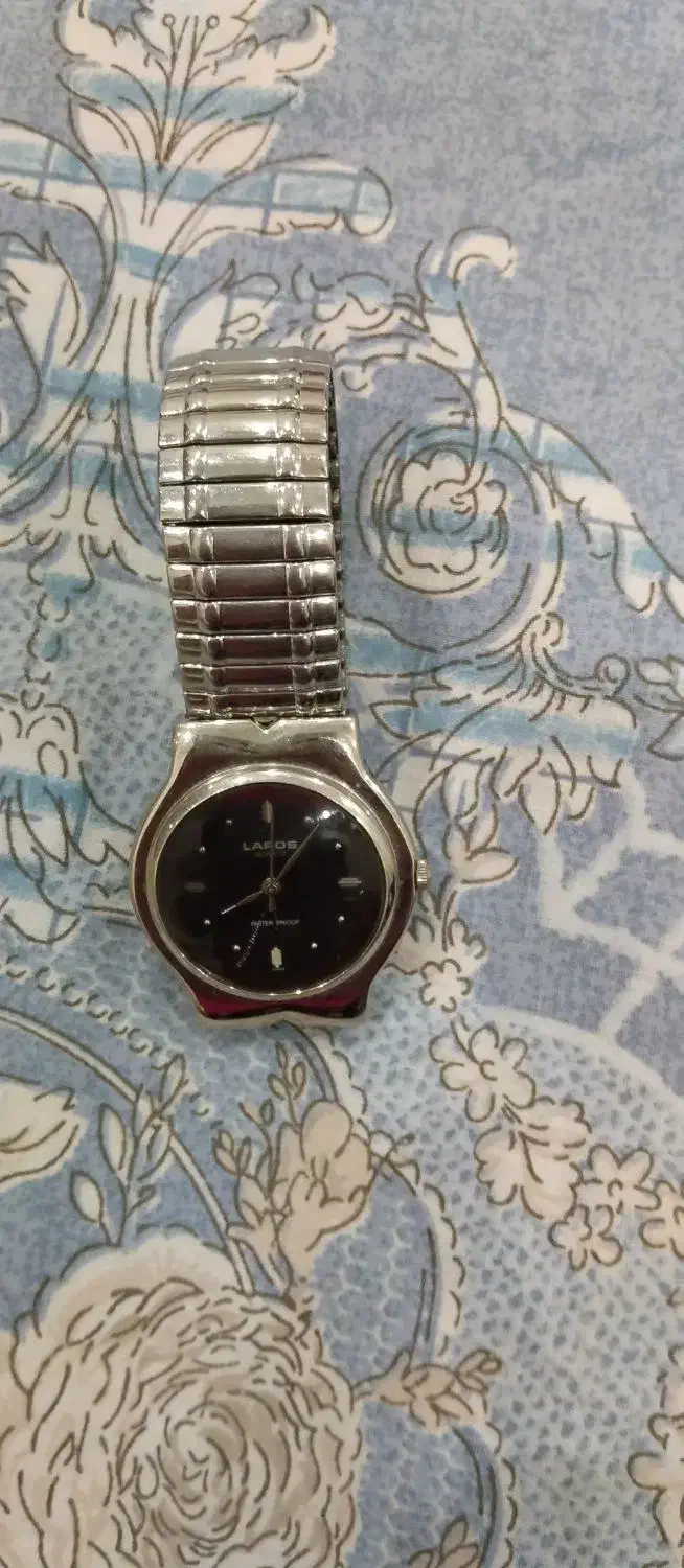 ساعت|ساعت|مشهد, فارغ التحصیلان|دیوار