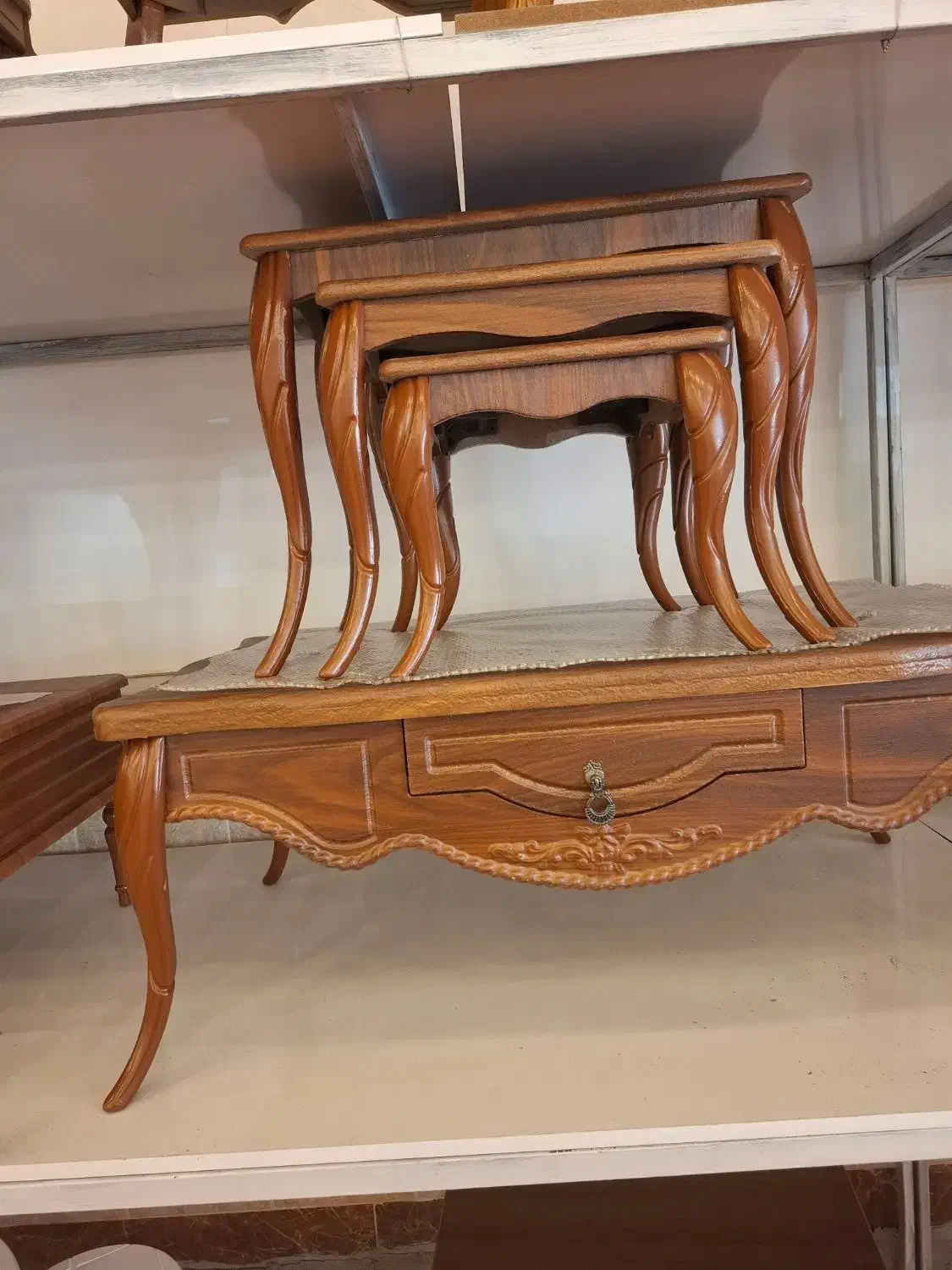 کنار سالنی بسیار زیبا|مبلمان خانگی و میز عسلی|کرمانشاه, |دیوار