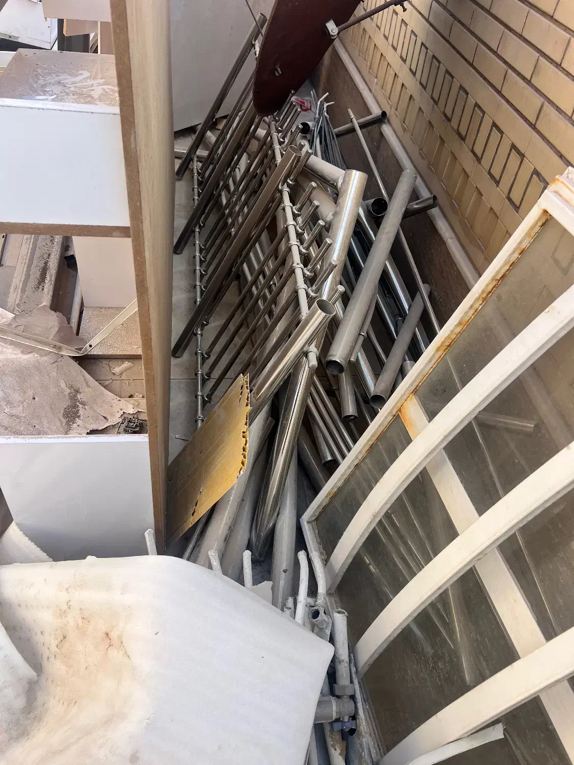 درب و پنجره|مصالح و تجهیزات ساختمان|سیرجان, |دیوار