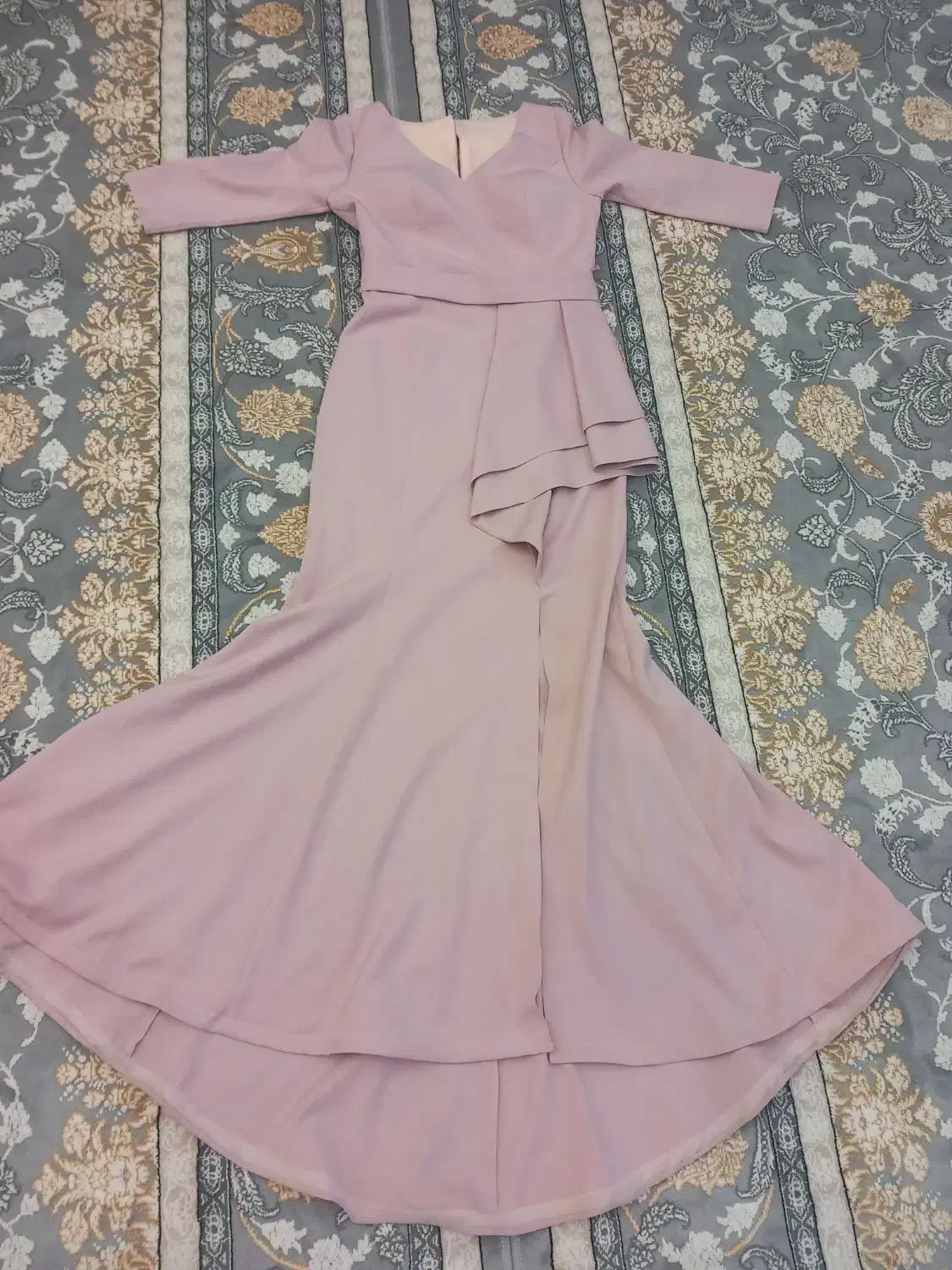 لباس مجلسی کالباسی|لباس|کاشان, باغ ماجد|دیوار