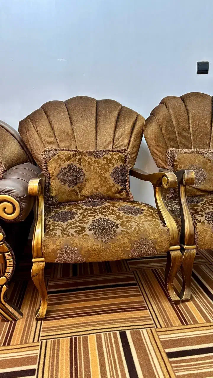 فروش یک دست مبل ۷ نفره به همره عسلی و جلو مبلی|مبلمان خانگی و میز عسلی|مهاجران, |دیوار