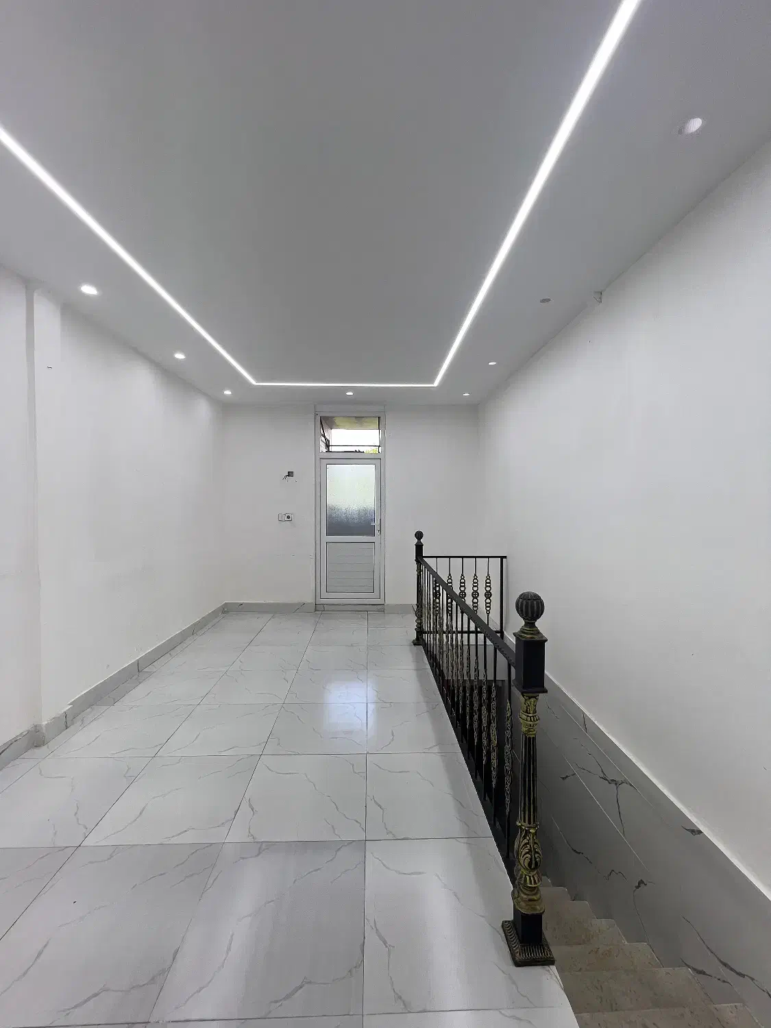 رهن و اجاره طبقه بالا خیابان اصلی جمهوری|اجارهٔ مغازه و غرفه|دهلران, |دیوار