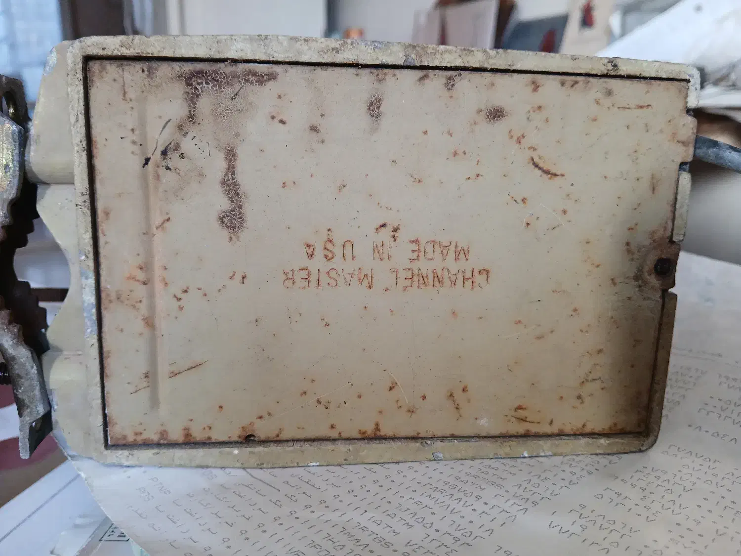 آنتن گردون|صوتی و تصویری|دماوند, مسکن مهر گیلاوند|دیوار