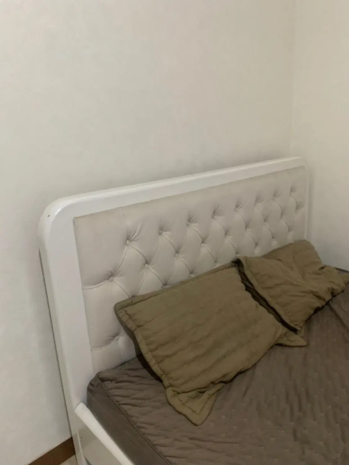 تخت خواب|تخت و سرویس خواب|اندیشه, اندیشه فاز ۴|دیوار