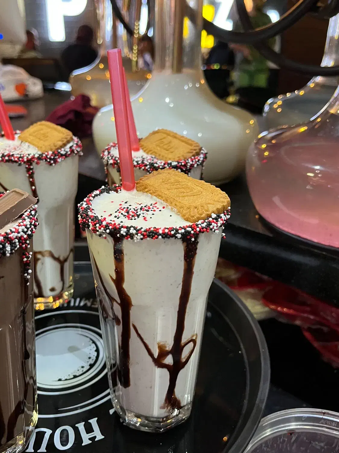 کارگر ساده و کارگر وارد به آشپزخانه|استخدام خدمات فروشگاه و رستوران|تهران, نازیآباد|دیوار