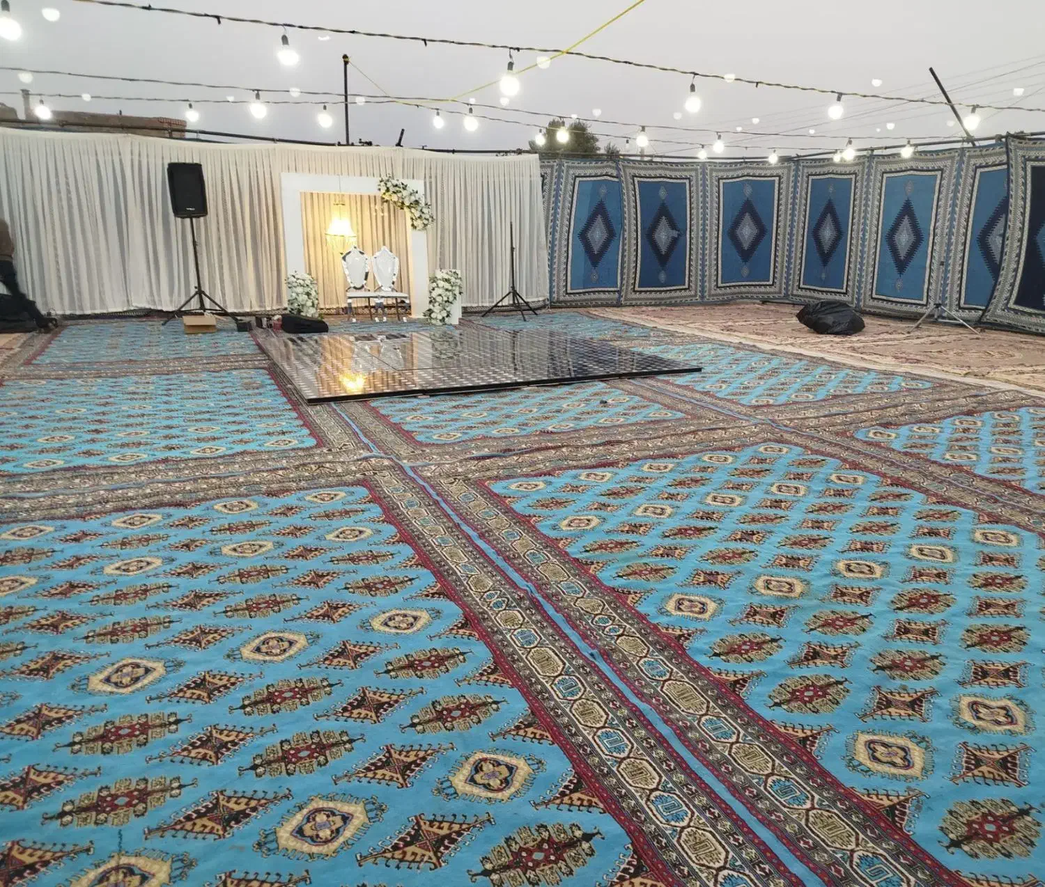 داربست|خدمات پذیرایی، مراسم|درمیان, |دیوار