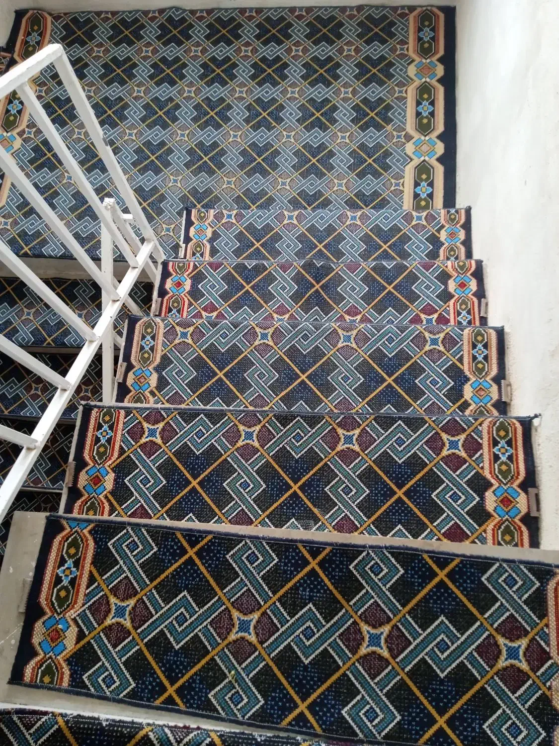 رو پله ایی با پاگرد روی پله|فرش|سرپل ذهاب, |دیوار