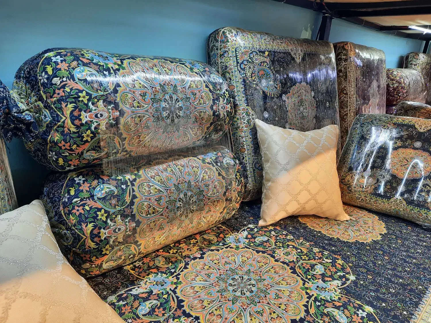 شاه نشین زیبا و خواص|پشتی|قم, نیروگاه|دیوار