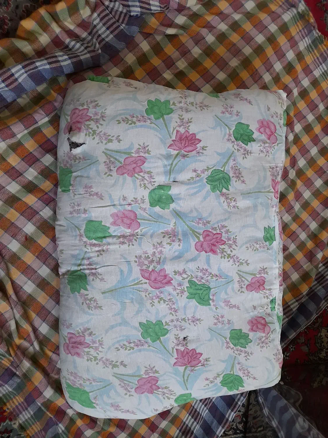 رخت خواب|رختخواب، بالش، پتو|بجنورد, |دیوار