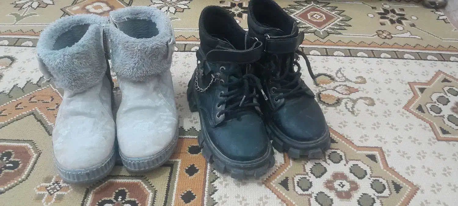 کفش|کیف، کفش، کمربند|خوی, |دیوار