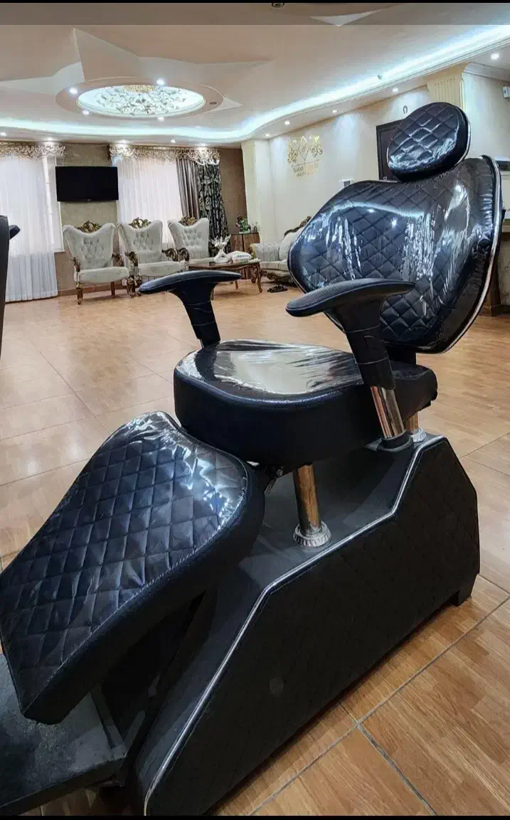 صندلی ارایشگاه تخت خواب شو کاملا سالم و نو|آرایشگاه و سالن‌های زیبایی|فومن, |دیوار