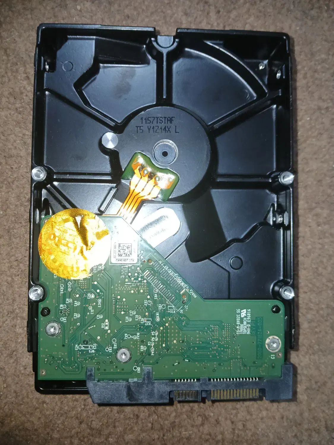 هارد ۵۰۰ دوربین مدار بسته و کامپیوتر در حد نو|دوربین مداربسته|اندیمشک, |دیوار