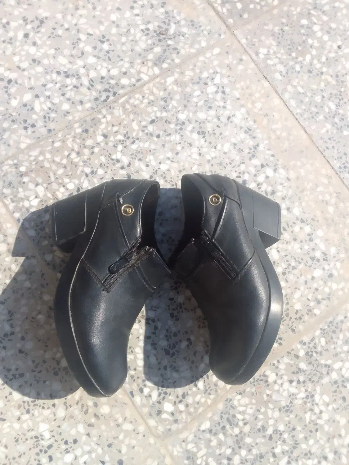 کفش|کیف، کفش، کمربند|زرند, |دیوار