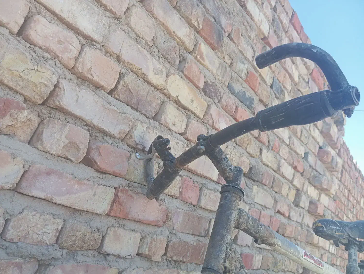 دوچرخه|دوچرخه، اسکیت، اسکوتر|خاش, |دیوار