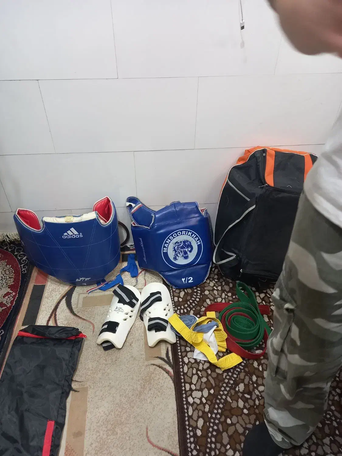 هوگو تکواندو|تجهیزات ورزشی|ری, علایین|دیوار