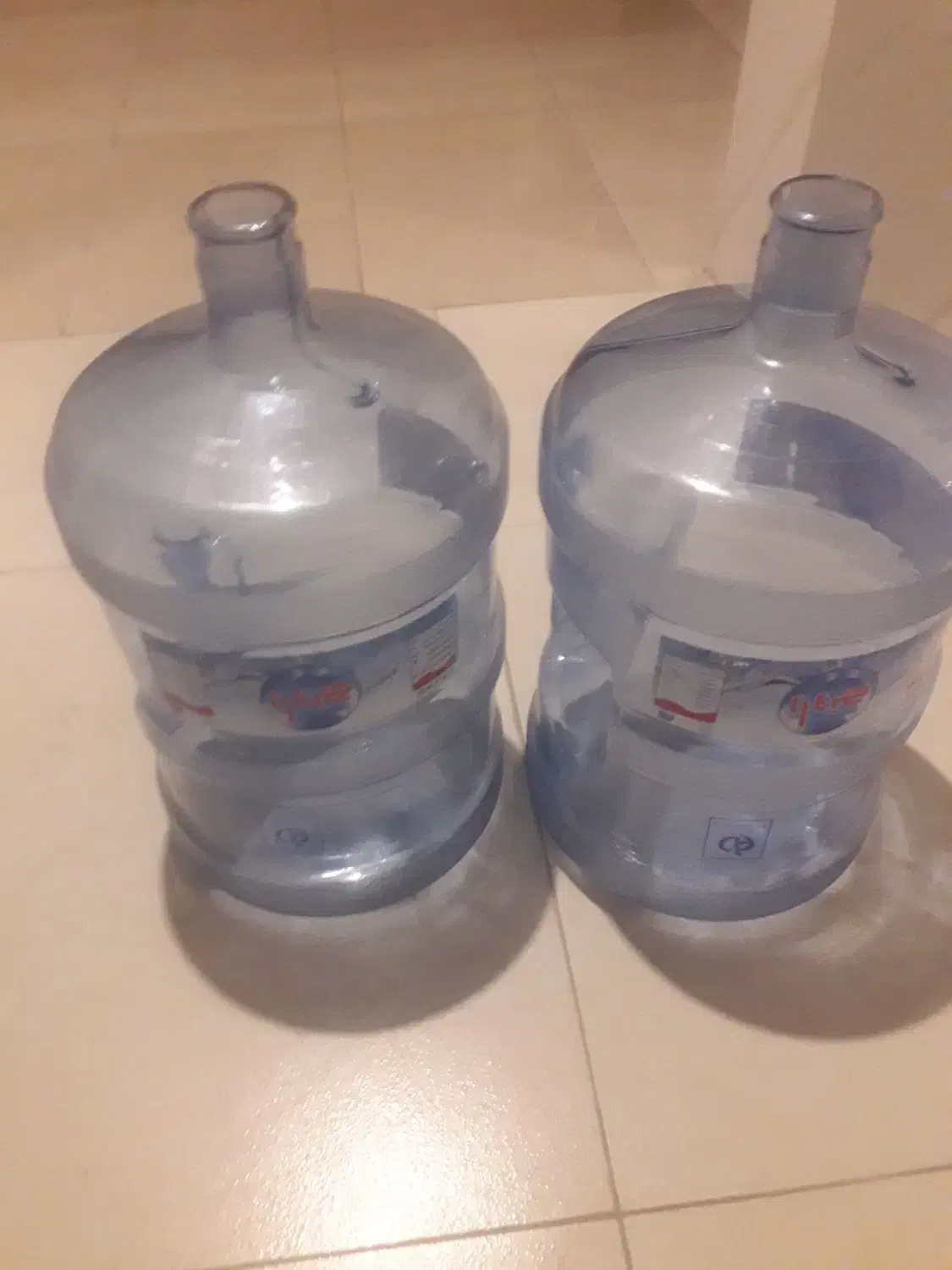 1گالن آب ۲۰لیتری|ظروف نگهدارنده، پلاستیکی، یک‌بارمصرف|کیش, |دیوار