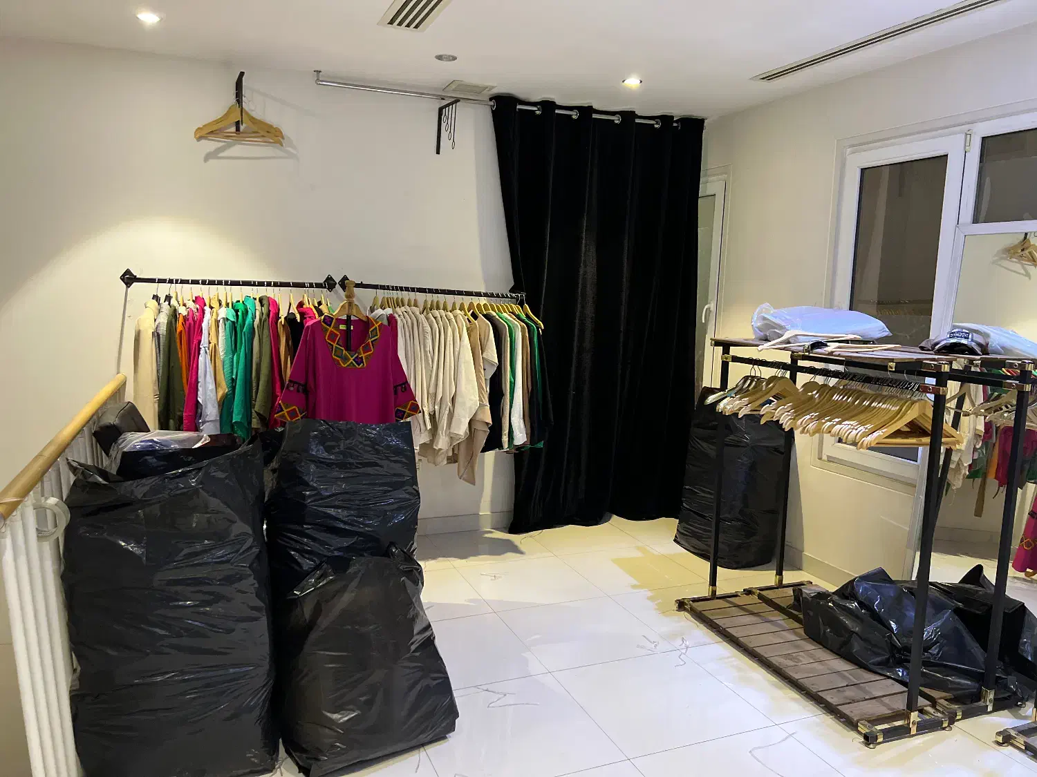 تعدادی رگال و چوب لباسی جهت مزون|فروشگاه و مغازه|تهران, دهقان|دیوار