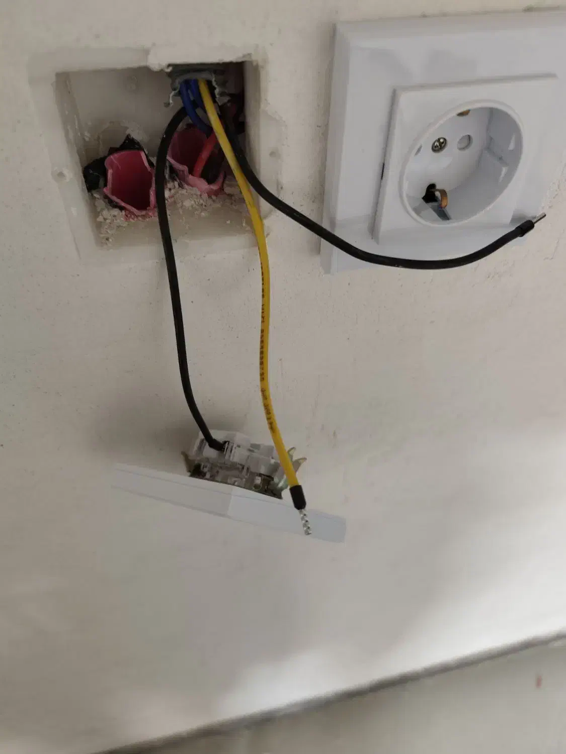 خدمات برق کشی ساختمان|خدمات پیشه و مهارت|جم, |دیوار