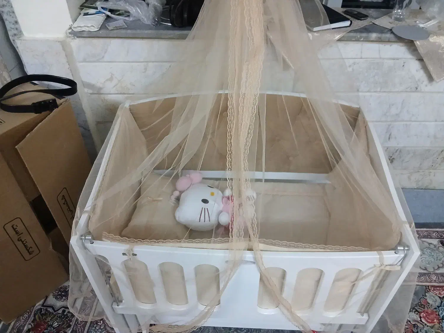 تخت کنار مادر|تخت و سرویس خواب|قم, باغ شریفی|دیوار