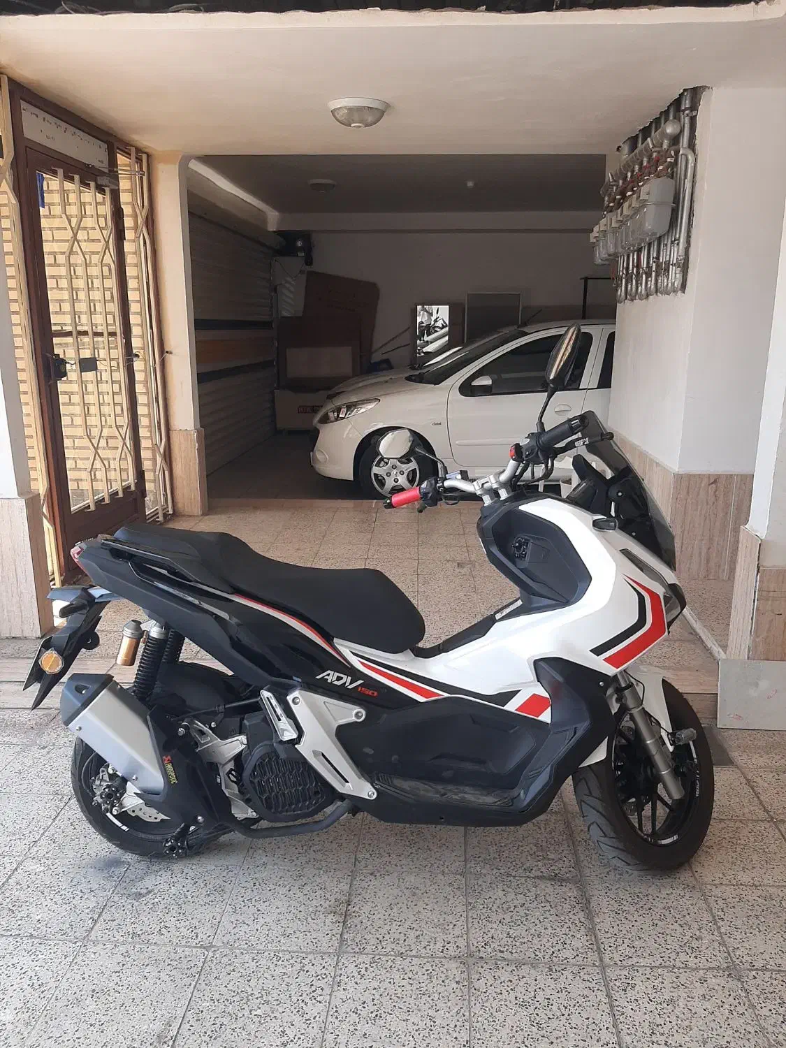 اسکوتر ADV 150|موتورسیکلت|میانه, |دیوار