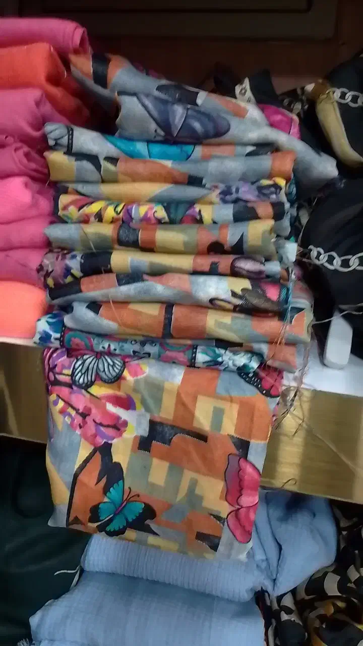 حراج شال و روسری به مدت یک هفته فقط۲۰۰|لباس|شیراز, تندگویان|دیوار