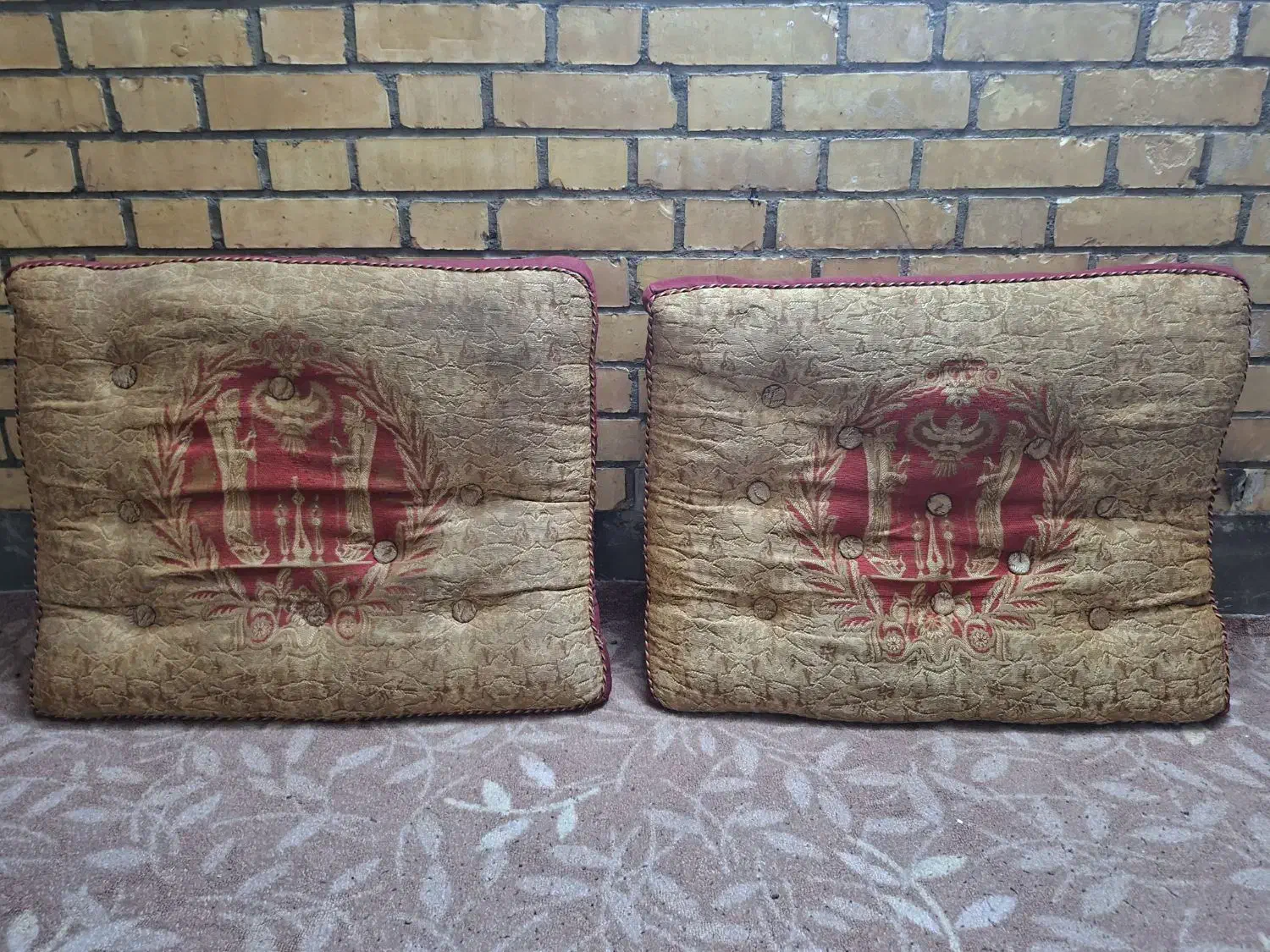 پشتی|پشتی|فولادشهر, A1|دیوار