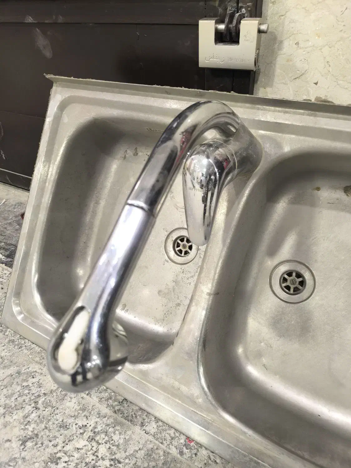 سینگ ظرفشویی با شیر شلنگی آرووا ... کاملآ سالم|مصالح و تجهیزات ساختمان|تهران, ایران|دیوار