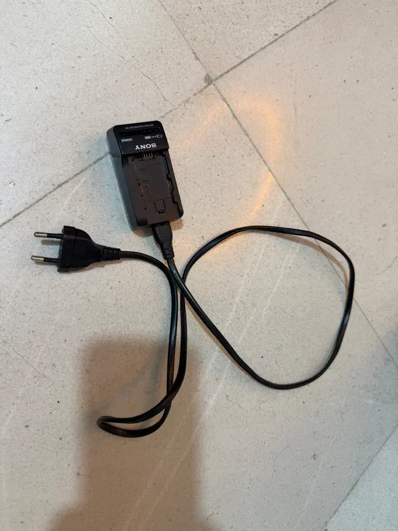 شارژر دوربین سونی|دوربین عکاسی و فیلمبرداری|تهران, باغ خزانه|دیوار