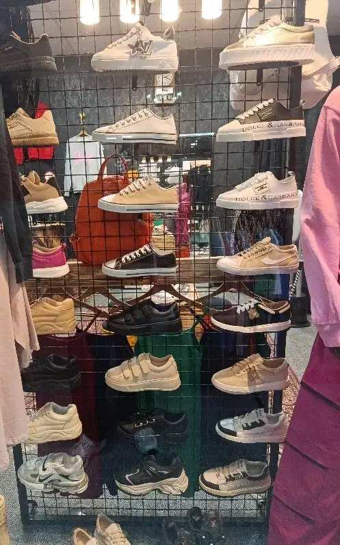 حراج انواع کتونی زنانه و دخترانه|کیف، کفش، کمربند|اندیشه, اندیشه فاز ۴|دیوار