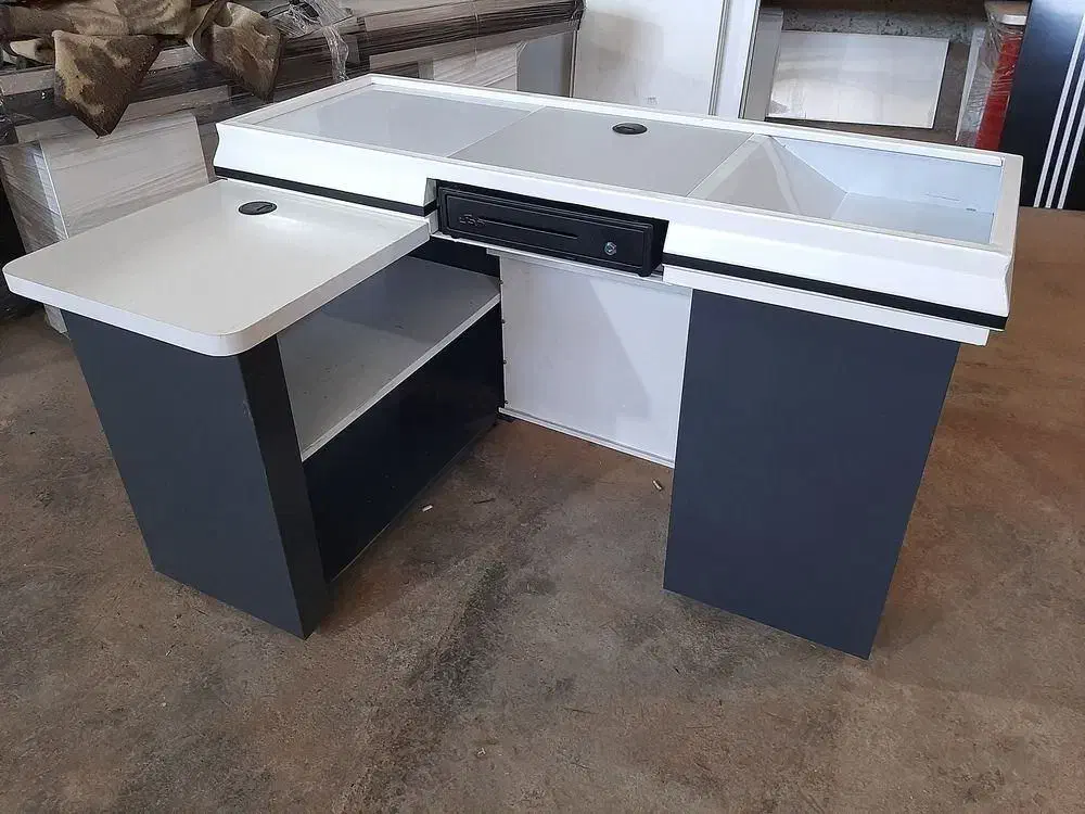 قفسه وسط سفید/پایه تی/میز چک اوت|فروشگاه و مغازه|رشت, منظریه|دیوار