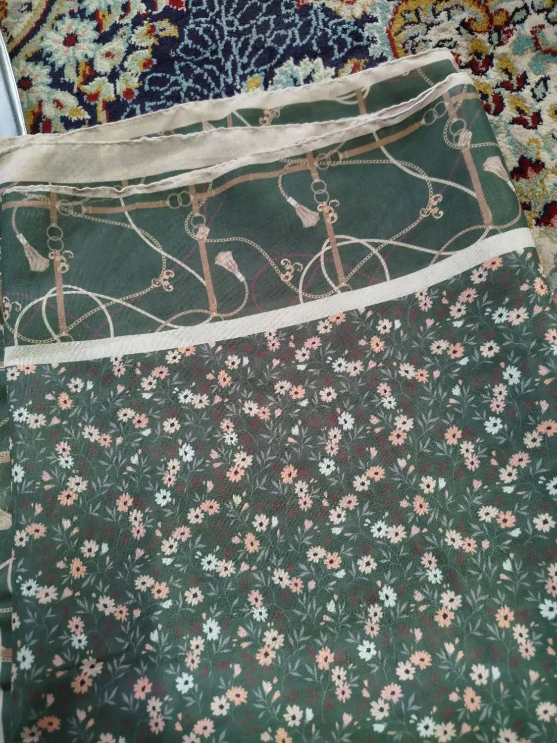 روسری|لباس|فردوس (خراسان), |دیوار